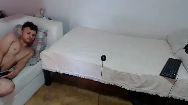 dani07- online show from March 15, 2025, 7:38 pm