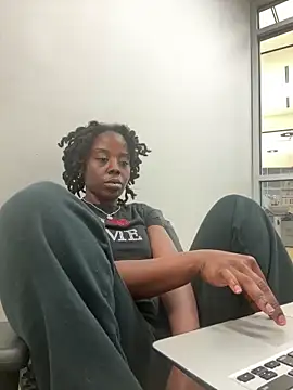 choclatepeaach online show from March 16, 2026, 4:33 pm