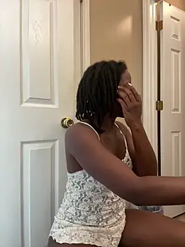 choclatepeaach online show from April 12, 2026, 1:27 pm