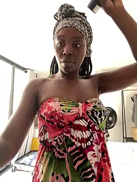 Snapshot of choclatepeaach chatting on May 10, 2026, 2:44 pm choclatepeaach online show from May 10, 2026, 2:44 pm