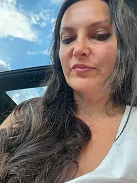 Snapshot of -OLYA- chatting on May 18, 2026, 11:43 pm -OLYA- online show from May 18, 2026, 11:43 pm