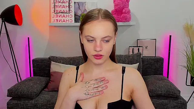 Snapshot of rora_skyline chatting on February 28, 2025, 11:23 pm rora skyline online show from February 28, 2025, 11:23 pm