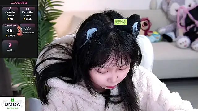 Snapshot of Sheep-1 chatting on February 5, 2025, 12:06 pm Sheep-1 online show from February 5, 2025, 12:06 pm