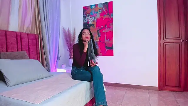 AntonellaHall  online show from December 7, 2024, 12:35 pm