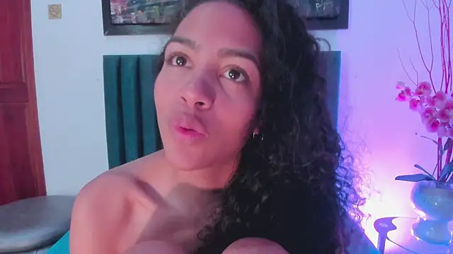 AntonellaHall  online show from February 27, 2025, 6:20 pm