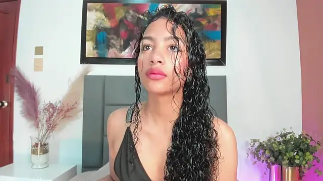 AntonellaHall  online show from March 5, 2025, 11:49 am