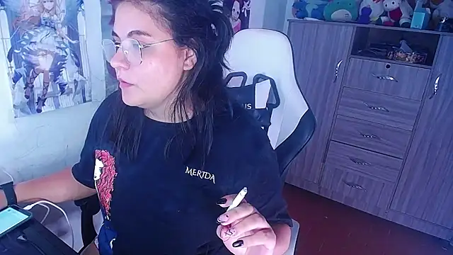 Snapshot of gigiqueen_18 chatting on December 4, 2024, 6:39 pm gigiqueen 18 online show from December 4, 2024, 6:39 pm