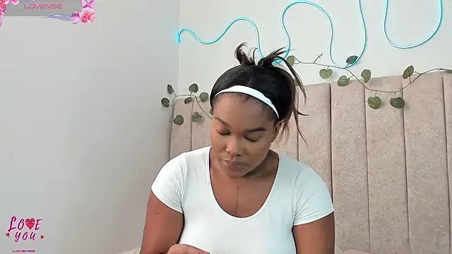 Kaseydelvey online show from October 28, 2025, 2:31 pm