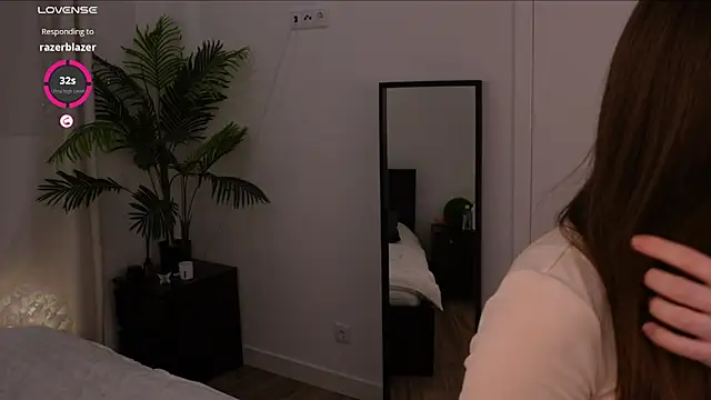 Snapshot of Lilly_Colins chatting on January 6, 2025, 5:06 pm Lilly Colins online show from January 6, 2025, 5:06 pm