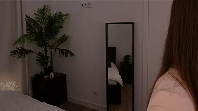 Snapshot of Lilly_Colins chatting on January 6, 2025, 8:07 pm Lilly Colins online show from January 6, 2025, 8:07 pm