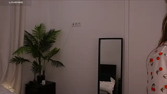 Snapshot of Lilly_Colins chatting on January 18, 2025, 5:59 pm Lilly Colins online show from January 18, 2025, 5:59 pm