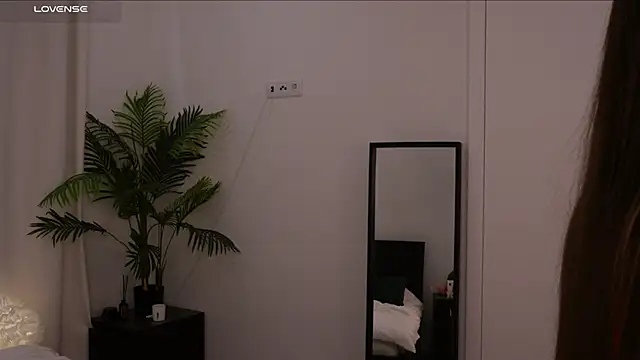 Snapshot of Lilly_Colins chatting on January 19, 2025, 9:34 pm Lilly Colins online show from January 19, 2025, 9:34 pm