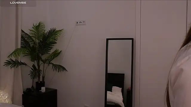 Snapshot of Lilly_Colins chatting on January 23, 2025, 2:28 pm Lilly Colins online show from January 23, 2025, 2:28 pm