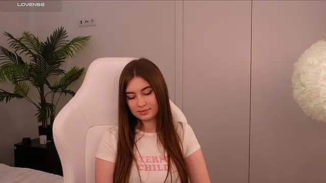 Snapshot of Lilly_Colins chatting on January 29, 2025, 10:01 pm Lilly Colins online show from January 29, 2025, 10:01 pm