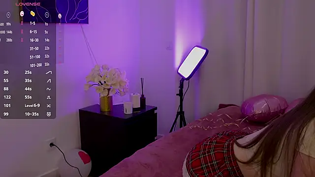 Snapshot of Lilly_Colins chatting on February 24, 2025, 3:53 pm Lilly Colins online show from February 24, 2025, 3:53 pm