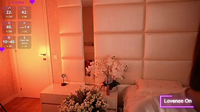 Snapshot of Lilly_Colins chatting on October 10, 2025, 6:18 pm Lilly Colins online show from October 10, 2025, 6:18 pm