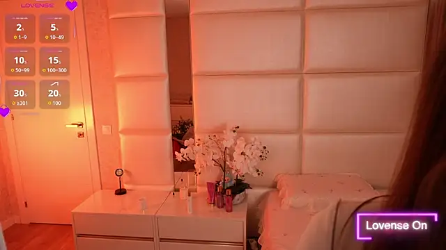 Snapshot of Lilly_Colins chatting on October 15, 2025, 7:03 pm Lilly Colins online show from October 15, 2025, 7:03 pm