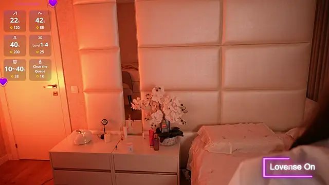 Snapshot of Lilly_Colins chatting on November 2, 2025, 8:11 pm Lilly Colins online show from November 2, 2025, 8:11 pm