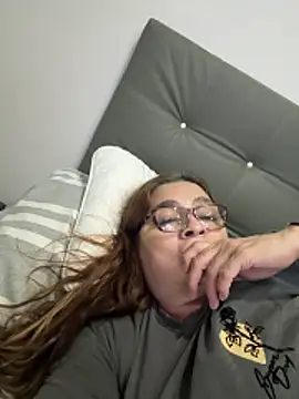 Snapshot of AntonellaAlondra4 chatting on February 13, 2026, 2:40 am AntonellaAlondra4 online show from February 13, 2026, 2:40 am