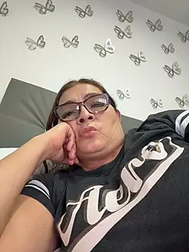 Snapshot of AntonellaAlondra4 chatting on February 22, 2026, 3:29 am AntonellaAlondra4 online show from February 22, 2026, 3:29 am