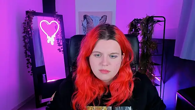 NielletaBlossom online show from February 7, 2025, 11:45 pm