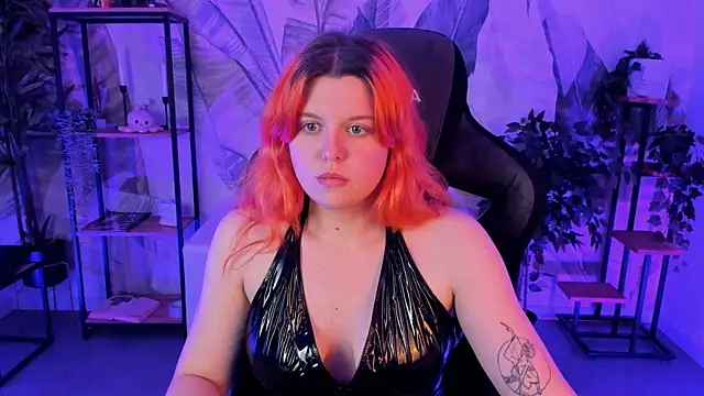 NielletaBlossom online show from March 9, 2025, 8:51 am