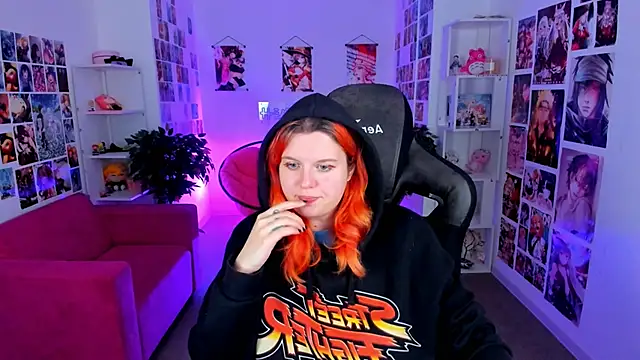 NielletaBlossom online show from March 11, 2025, 8:41 am