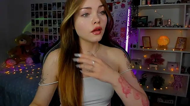 AkiraKatsu online show from October 13, 2025, 10:59 am