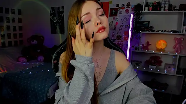 AkiraKatsu online show from November 9, 2025, 11:08 am