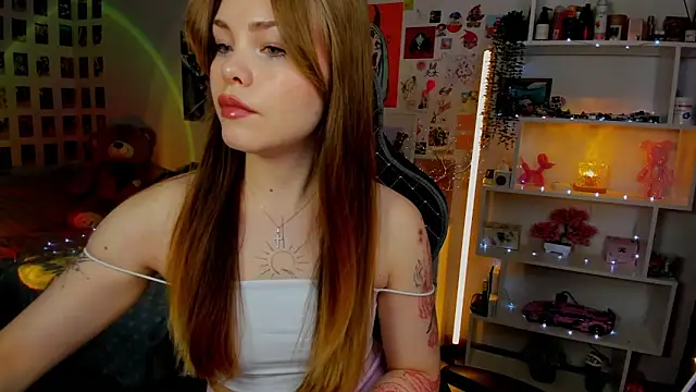 AkiraKatsu online show from December 2, 2025, 10:20 am