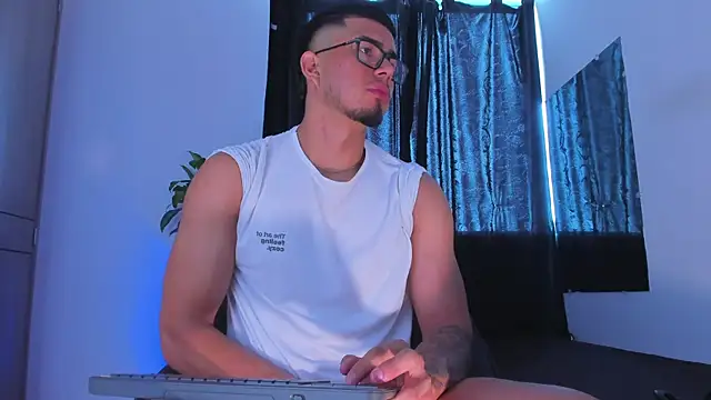 Snapshot of thaddeus_king chatting on June 8, 2026, 2:17 pm thaddeus king online show from June 8, 2026, 2:17 pm