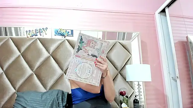 Snapshot of Aurora-Rossi chatting on February 5, 2026, 2:49 am Aurora-Rossi online show from February 5, 2026, 2:49 am