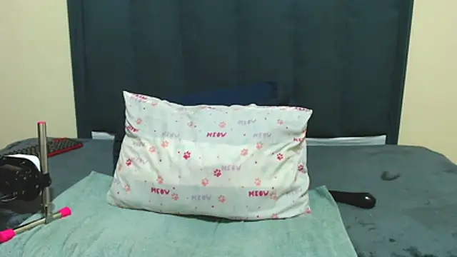 kittykhloe22 online show from July 29, 2026, 4:54 am