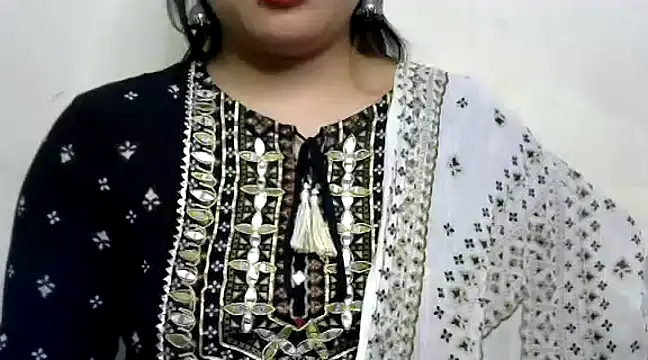 Snapshot of Come-on-over chatting on February 3, 2025, 9:29 pm Come-on-over online show from February 3, 2025, 9:29 pm