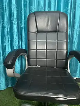 Snapshot of poision51 chatting on February 17, 2025, 5:21 pm poision51 online show from February 17, 2025, 5:21 pm