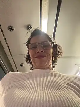 MireyaTorresGu online show from February 5, 2026, 2:27 am