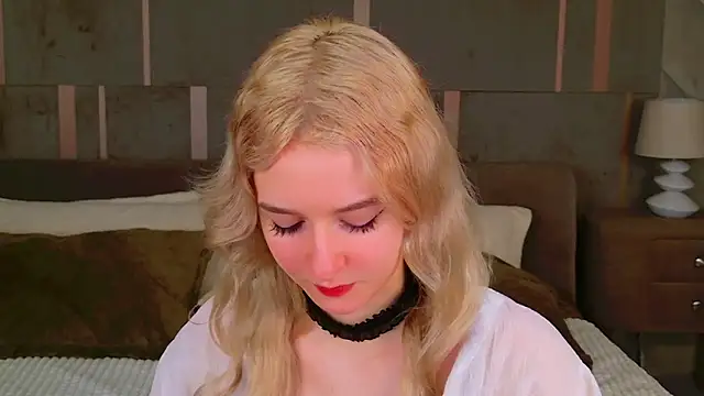 NaomiLoys online show from February 11, 2025, 12:17 am