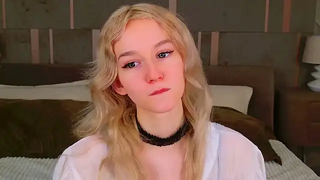 NaomiLoys online show from February 11, 2025, 3:18 am