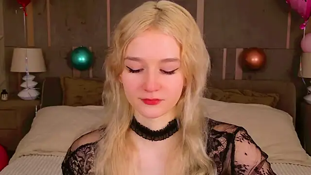 NaomiLoys online show from February 14, 2025, 8:26 pm