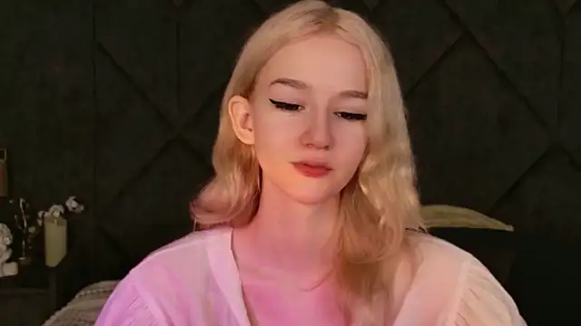 NaomiLoys online show from November 16, 2025, 10:54 am