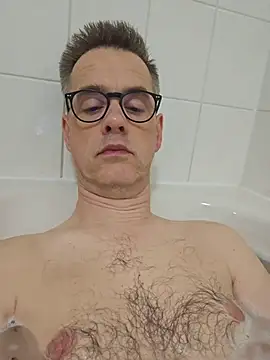 Hectorthyssen1 online show from April 15, 2026, 8:09 pm