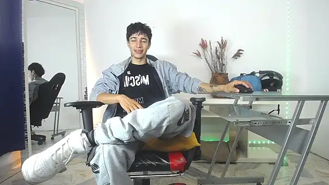 Zacktk7 online show from January 18, 2025, 1:29 pm