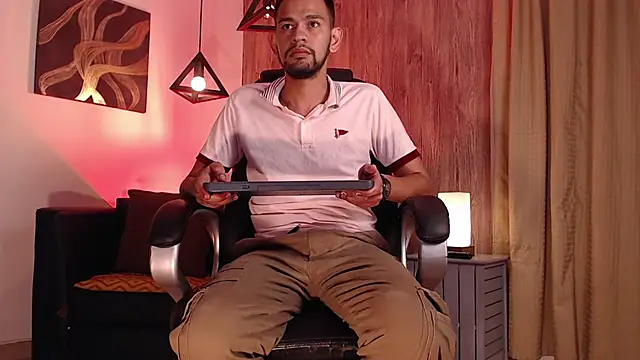 Snapshot of Bedobigcock chatting on January 1, 2025, 1:37 am Bedobigcock online show from January 1, 2025, 1:37 am