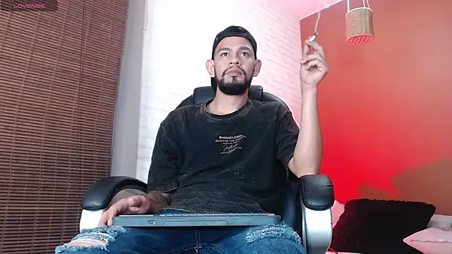 Snapshot of Bedobigcock chatting on February 2, 2025, 12:40 am Bedobigcock online show from February 2, 2025, 12:40 am