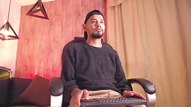 Snapshot of Bedobigcock chatting on February 13, 2025, 2:01 am Bedobigcock online show from February 13, 2025, 2:01 am