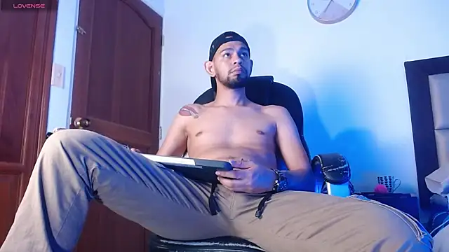 Snapshot of Bedobigcock chatting on March 18, 2025, 4:37 am Bedobigcock online show from March 18, 2025, 4:37 am