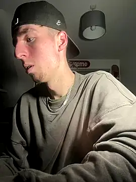 MikesWood21 online show from December 5, 2024, 1:36 am