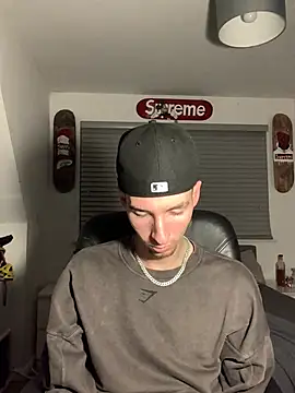 MikesWood21 online show from December 6, 2024, 3:30 am