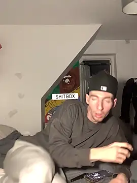 MikesWood21 online show from December 18, 2024, 1:26 am