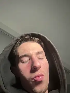 MikesWood21 online show from February 5, 2025, 4:06 am